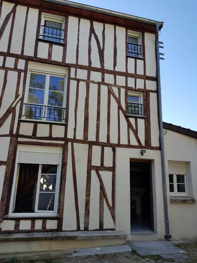 F4 dans maison au calme près du centre de Chalons en champagne Esterno foto