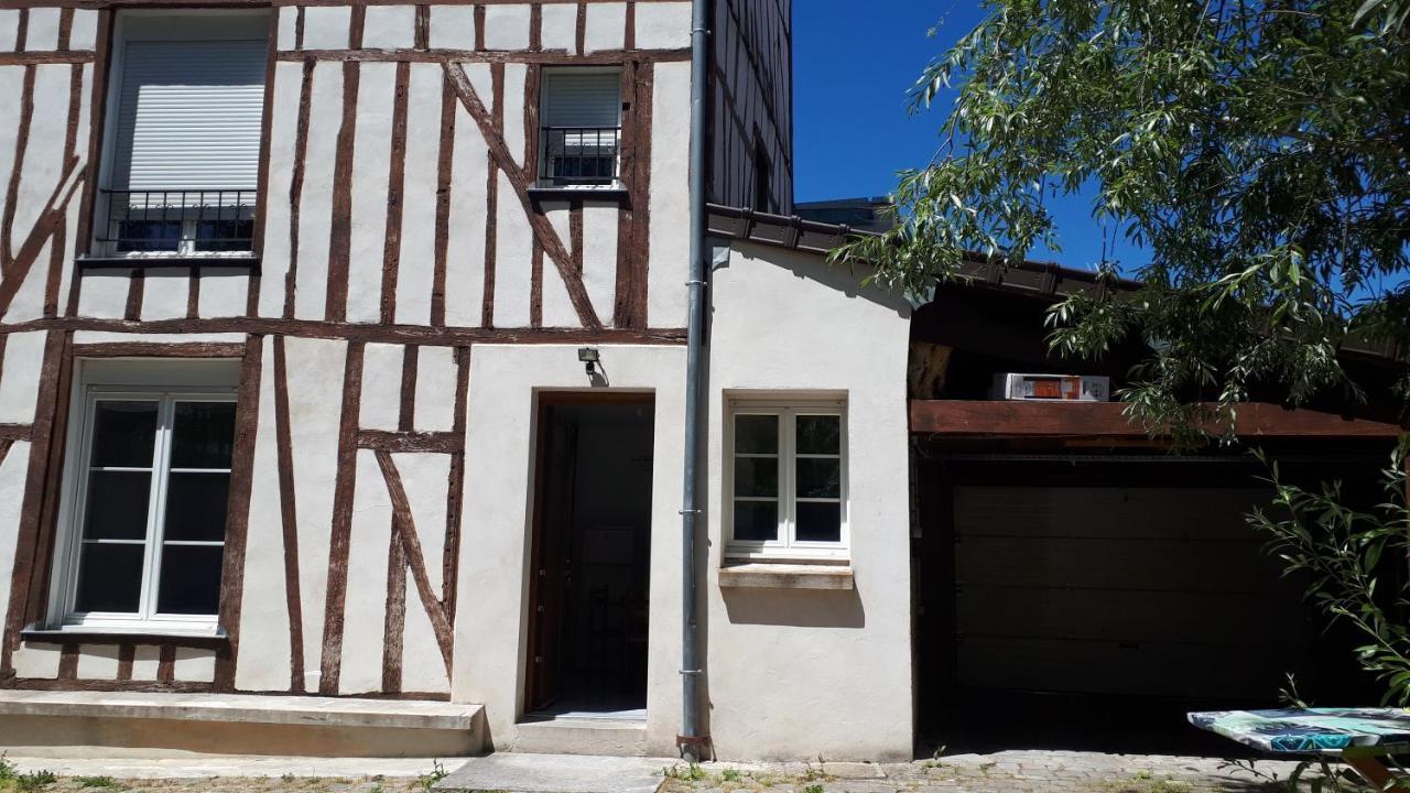 F4 dans maison au calme près du centre de Chalons en champagne Esterno foto