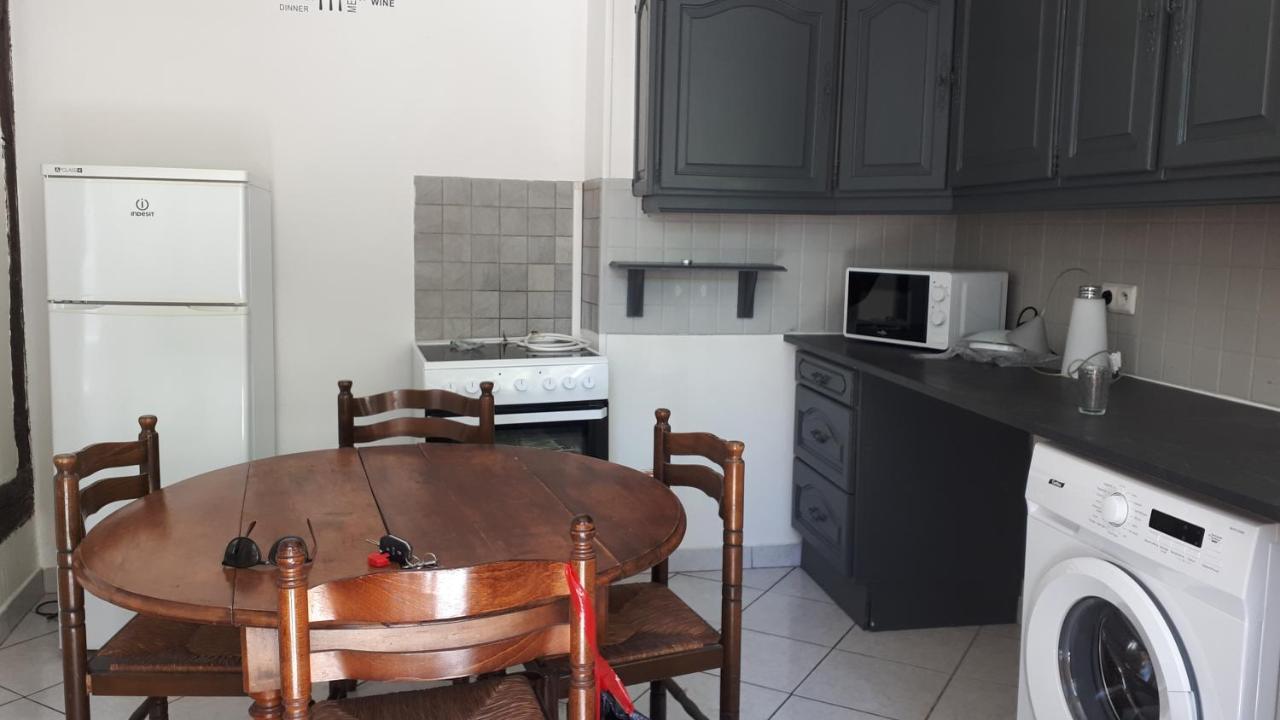 F4 dans maison au calme près du centre de Chalons en champagne Esterno foto